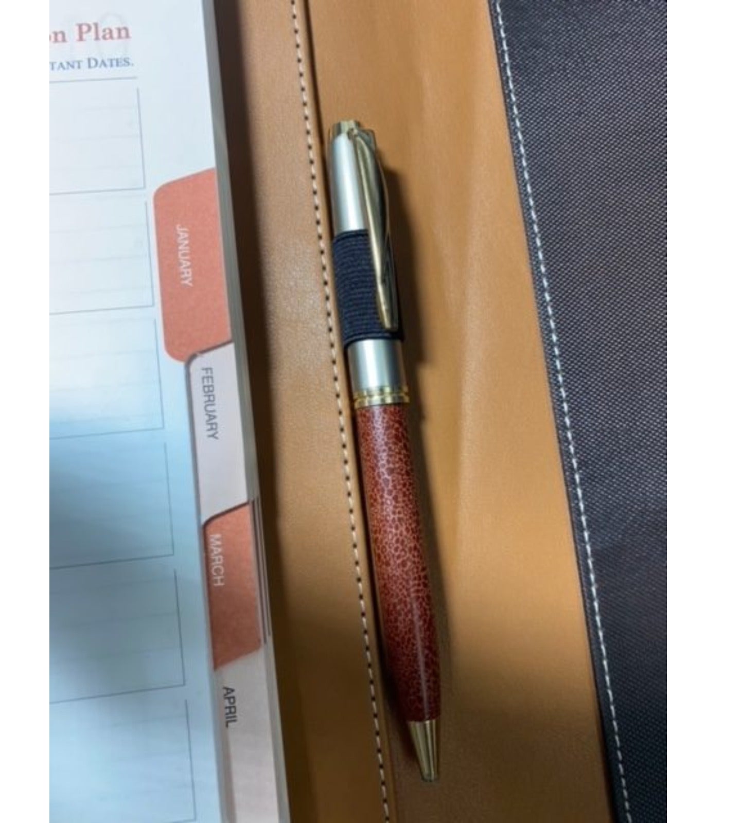 Verveet Elite Timekeeper Diary, designed with elegance and functionality, perfect for professionals to organize their schedules and keep track of important notes.