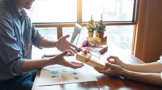 Luxury Corporate Gifting: High-End Gifts That Leave a Lasting Impression 🎁✨